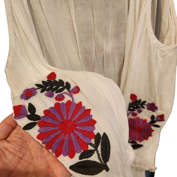 NWOT LF Boutique Off-Shoulder Floral Tie-Front Flowing Top - Picture 6 of 10